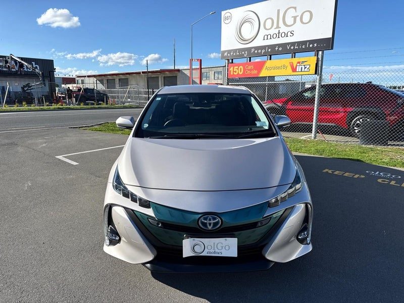 2018 Toyota Prius 1.8 S PHV Safety, photo 3