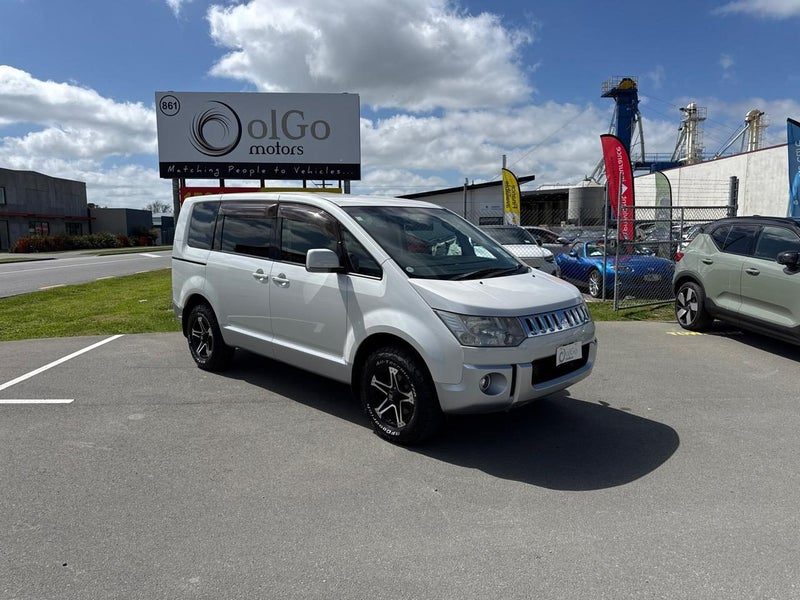 2013 Mitsubishi Delica D5 2.2 Diesel Power Pkg