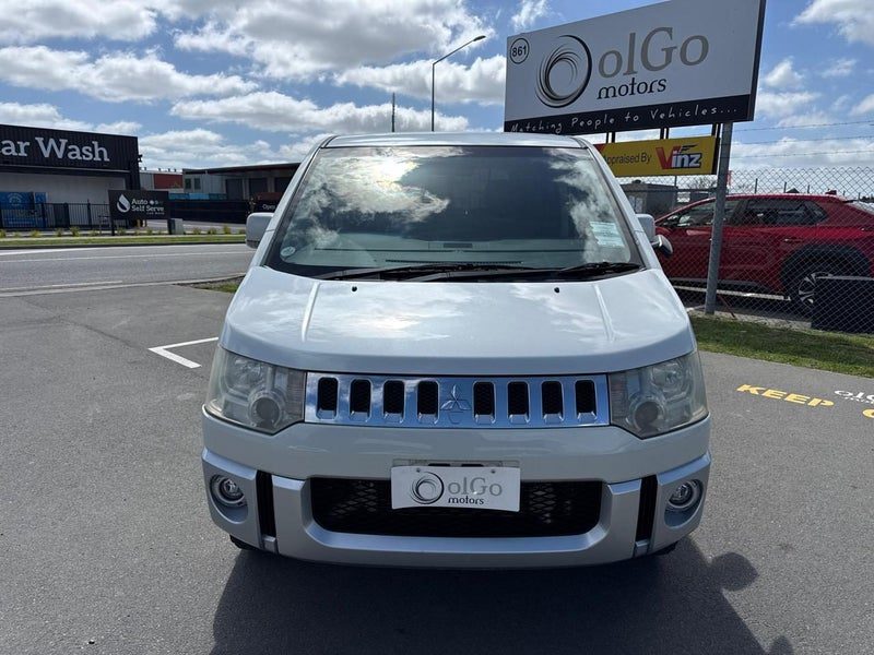 2013 Mitsubishi Delica D5 2.2 Diesel Power Pkg, photo 3