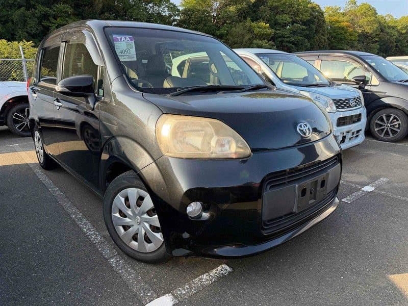 2013 Toyota Porte 1.5 G Low KMs R/Camera