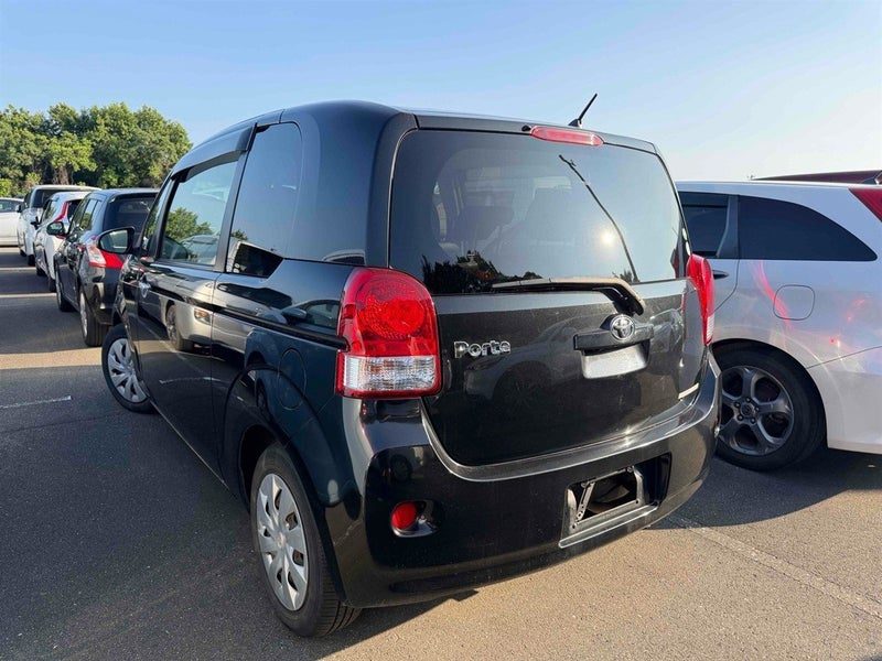 2013 Toyota Porte 1.5 G Low KMs R/Camera, photo 3
