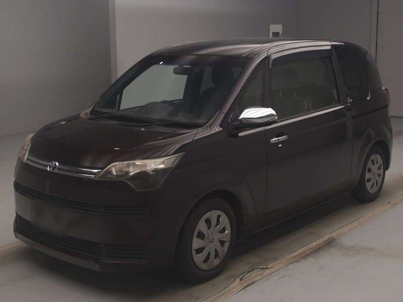 2015 Toyota Spade 1.5 F Low KMs, photo 3