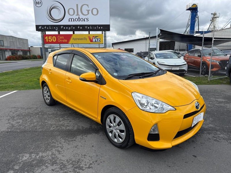 2013 Toyota Aqua 1.5 G Hybrid Low KMs, photo 2