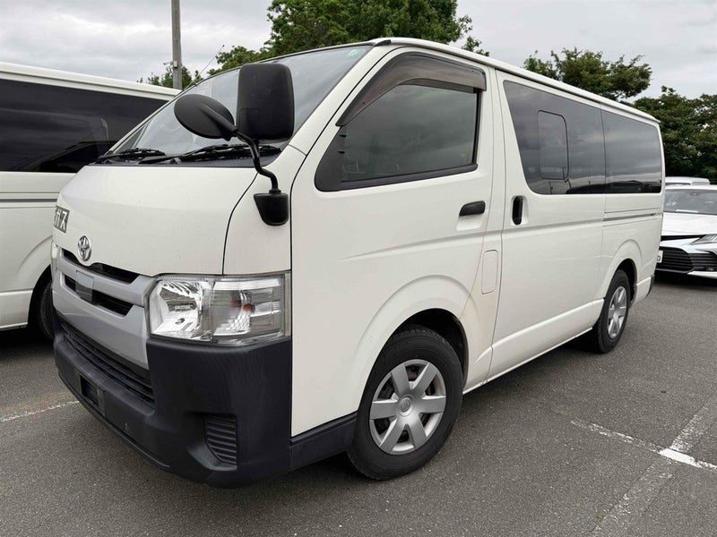 2020 Toyota Hiace 2.8 DX Diesel, photo 2