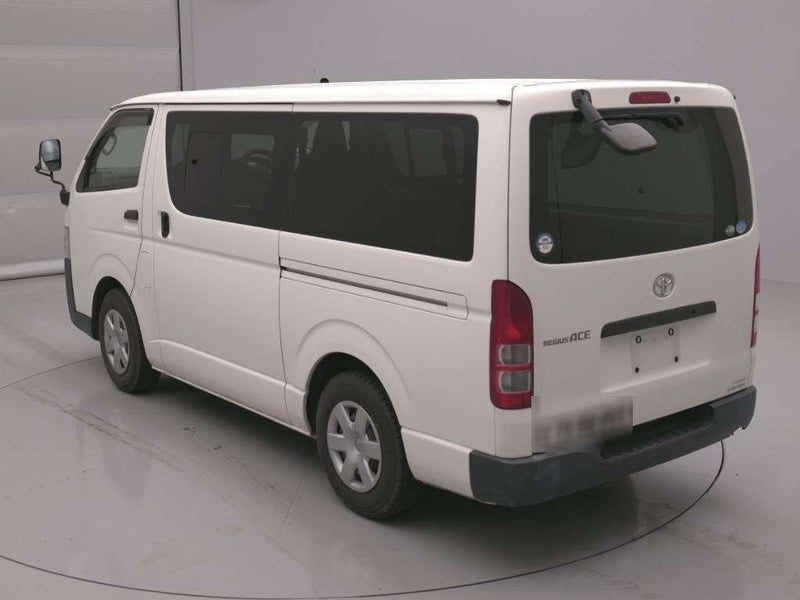 2020 Toyota Hiace 2.8 DX Diesel, photo 3