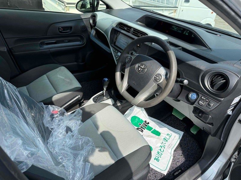 2013 Toyota Aqua S Ultra Low KMs Alloy Wheels, photo 3