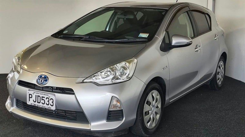 2014 Toyota Aqua, photo 3