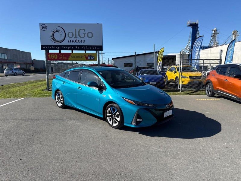 2017 Toyota Prius 1.8 A PHV Leather Pkg R/Camera