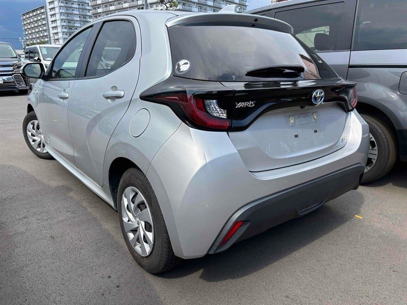 2021 Toyota Yaris X Hybrid, photo 3
