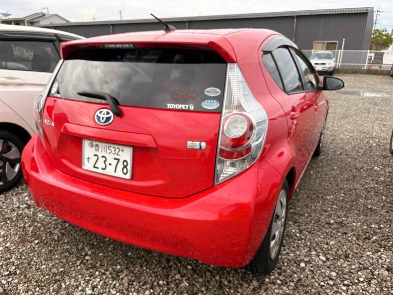 2012 Toyota Aqua 1.5 G Hybrid Low KMs R/Camera, photo 2