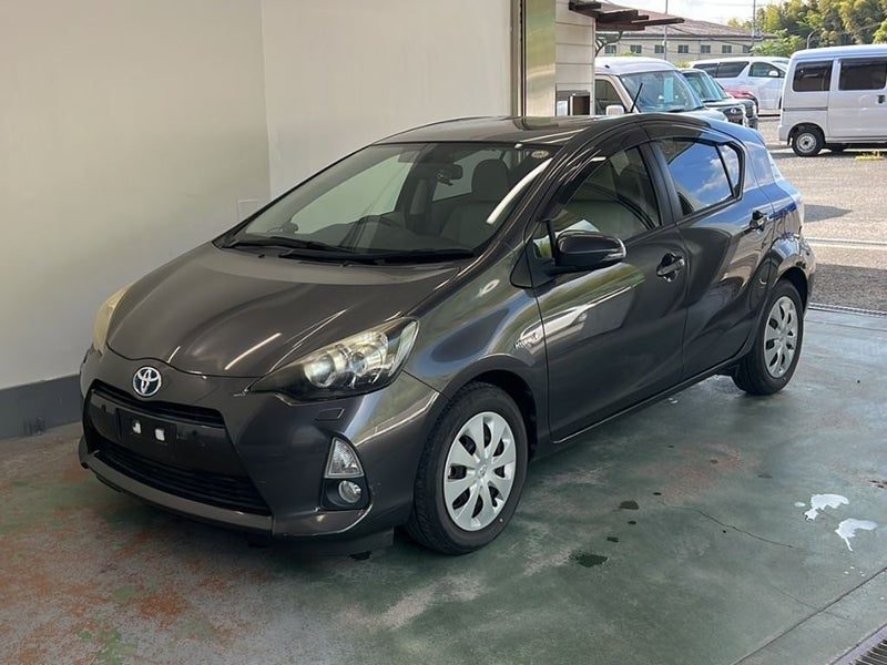 2012 Toyota Aqua 1.5 S Hybrid Ultra Low KMs, photo 3