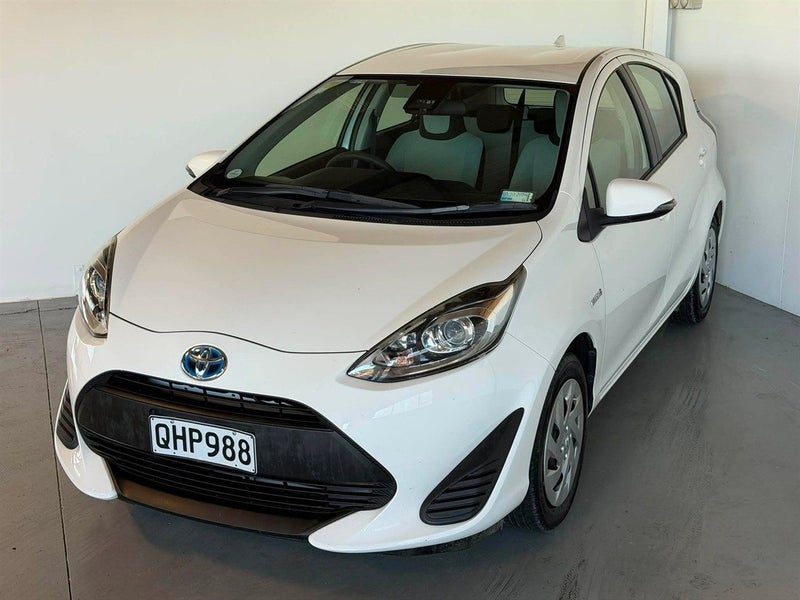 2017 Toyota Aqua, photo 3