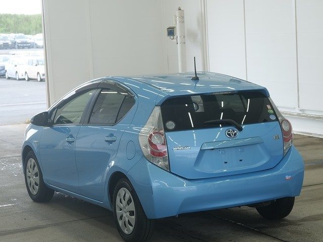 2013 Toyota Aqua 1.5 S Hybrid Ultra Low KMs, photo 3