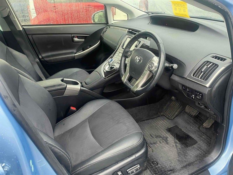 2014 Toyota Prius 1.8 PHV G Spec Low KMs, photo 3