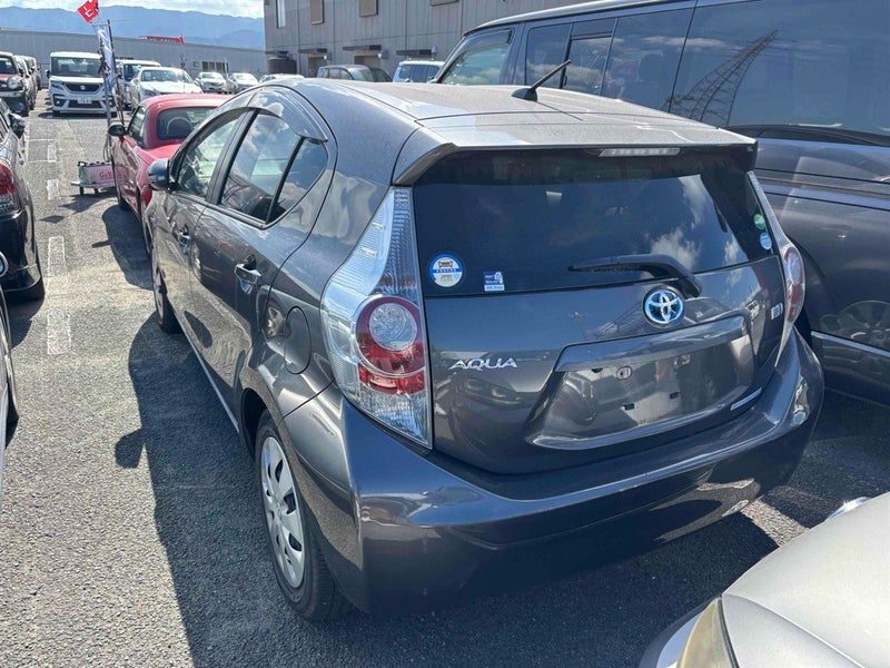 2013 Toyota Aqua 1.5 S Hybrid Very Low KMs, photo 2
