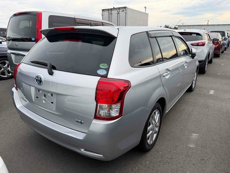 2013 Toyota Corolla Fielder 1.5 G Low KMs Hybrid, photo 2