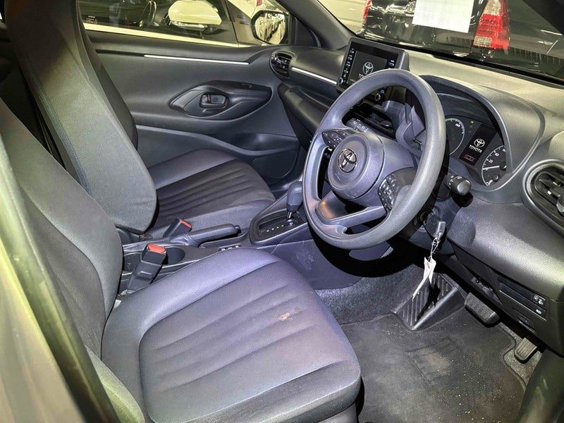 2021 Toyota Yaris X Hybrid R/Camera, photo 3