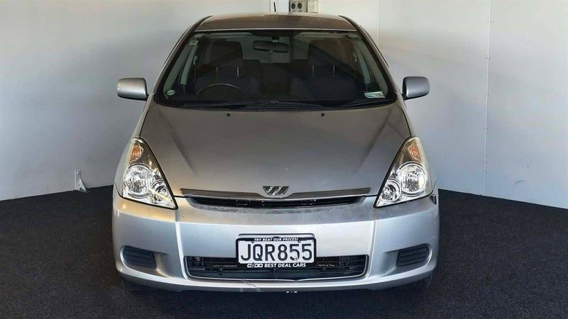 2004 Toyota Wish, photo 2