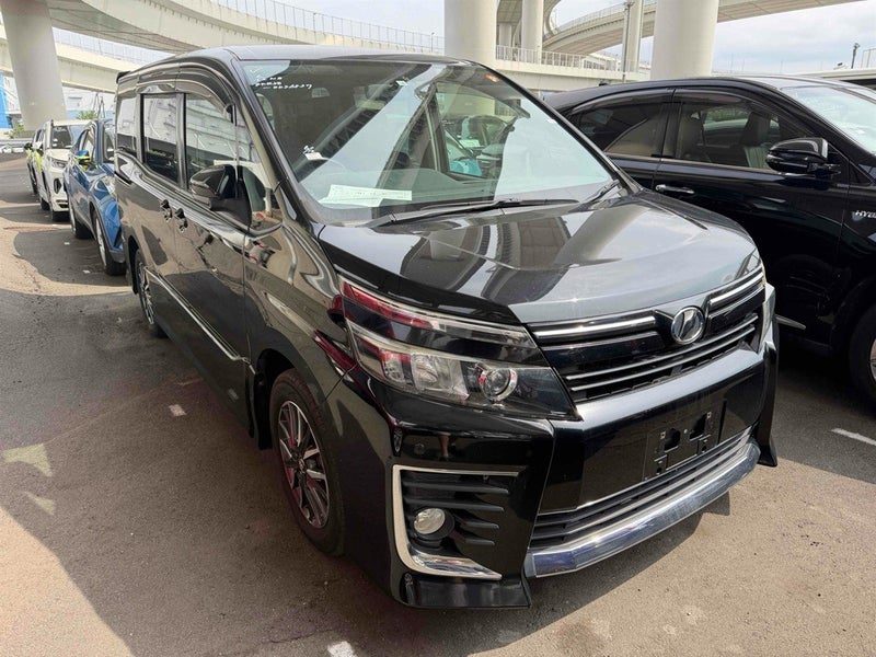 2014 Toyota Voxy 2.0 ZS 7seats New Shape