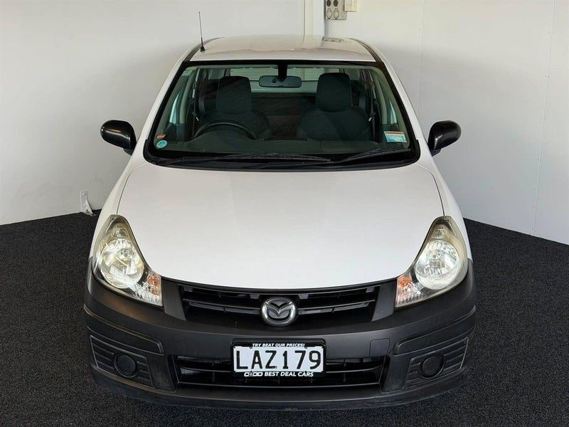 2012 Mazda Familia, photo 2