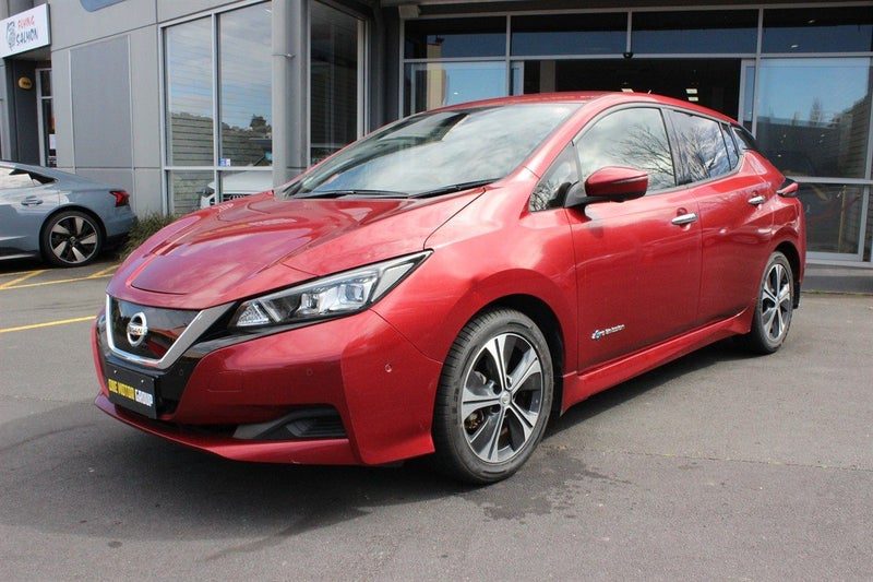 2018 Nissan Leaf X, photo 2