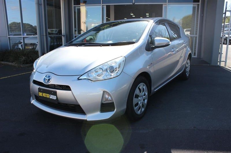 2012 Toyota Aqua Hybrid Push Start, photo 2