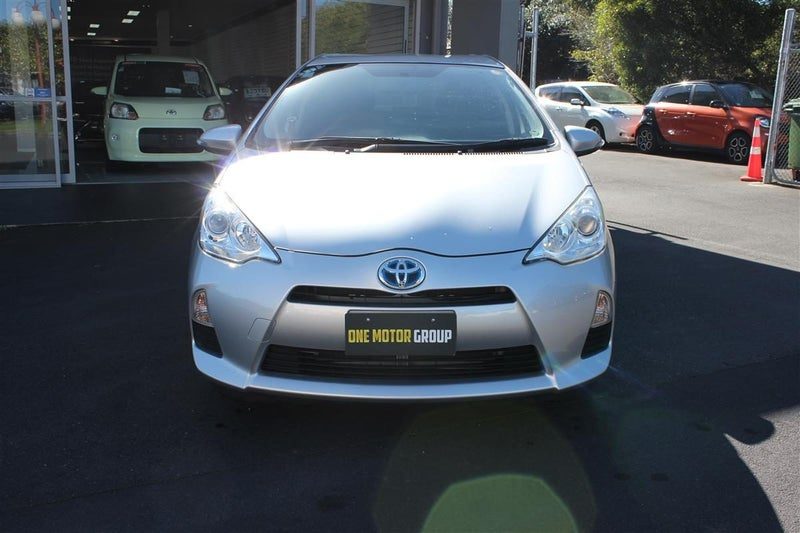2012 Toyota Aqua Hybrid Push Start, photo 3