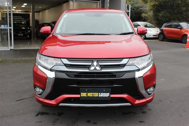 2015 Mitsubishi Outlander G 5 Seater, photo 2