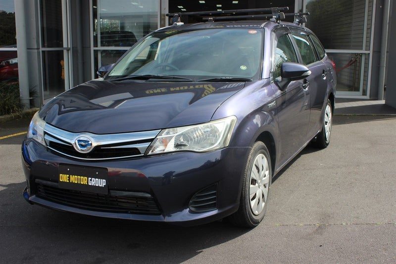 2013 Toyota Corolla Fielder, photo 2