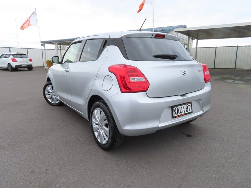 2017 Suzuki Swift *Low KM*, photo 2