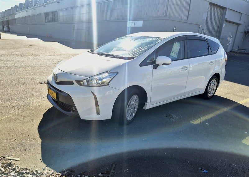 2021 Toyota Prius Alpha, photo 2