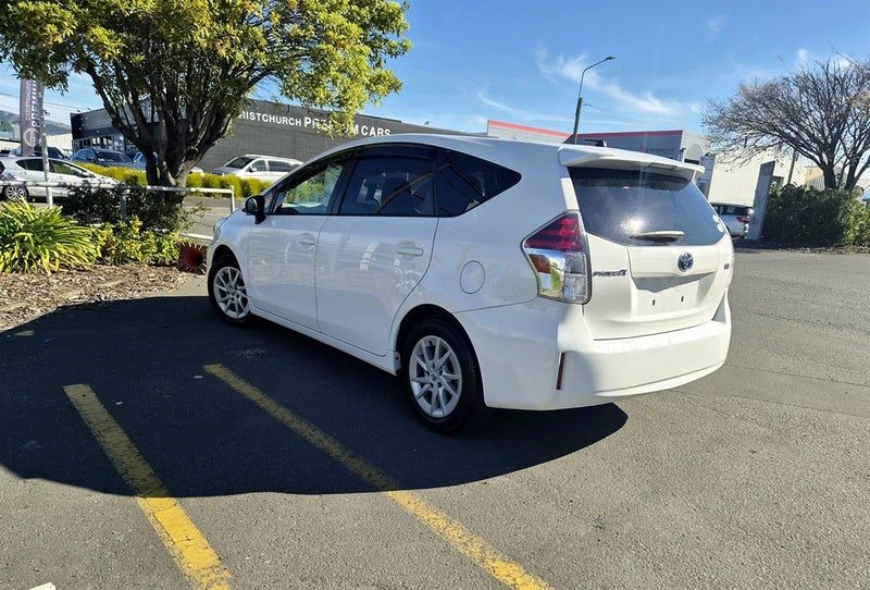 2021 Toyota Prius Alpha, photo 3