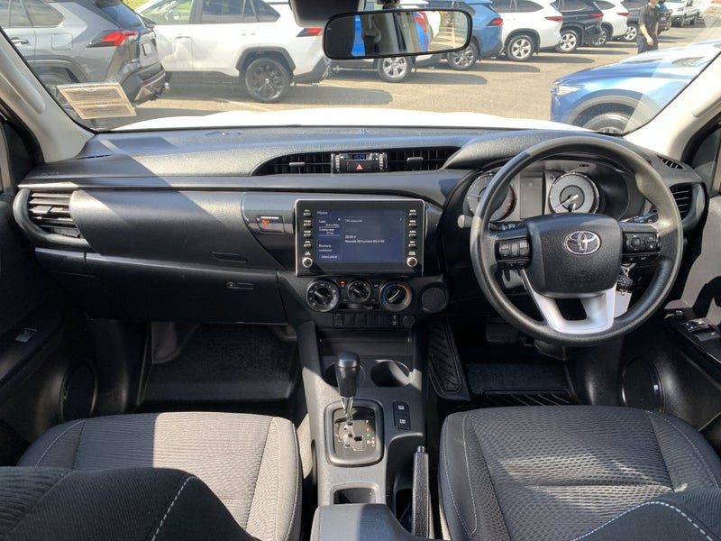 2022 Toyota Hilux SR Extra Cab 2WD, photo 2