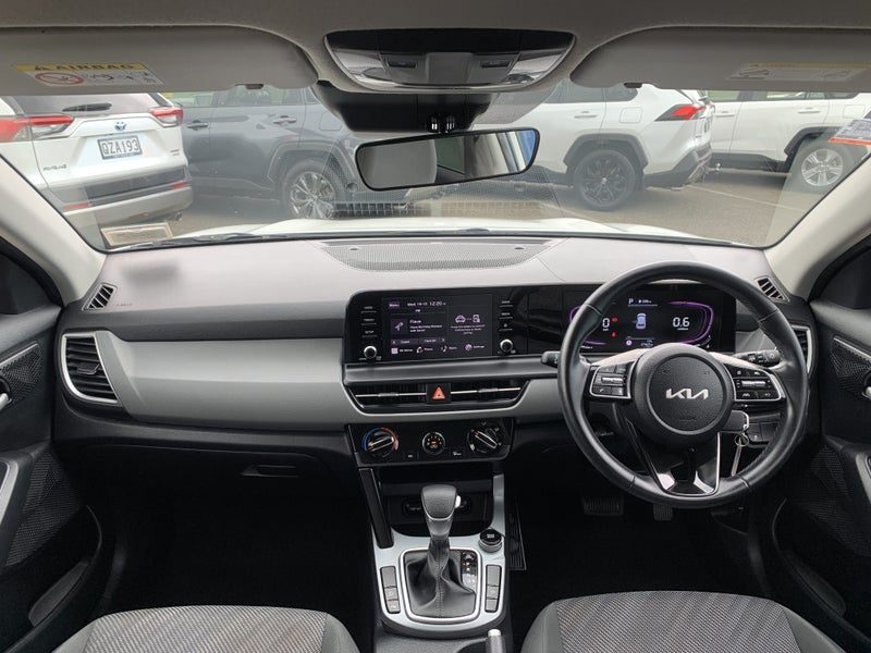 2023 Kia Seltos LX, photo 2