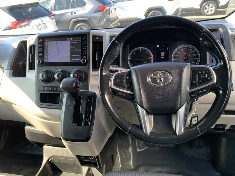 2022 Toyota Hiace ZR 5 Door 2 seat, photo 2