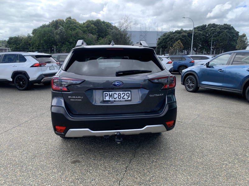 2022 Subaru Outback Touring, photo 3