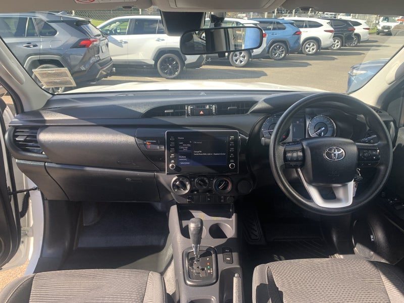 2022 Toyota Hilux SR Extra Cab 2WD, photo 2