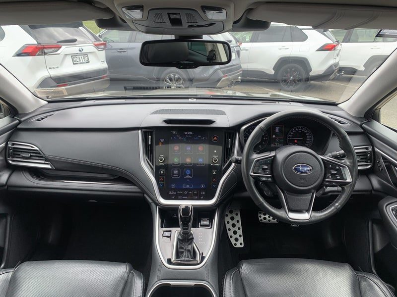 2022 Subaru Outback Touring, photo 2