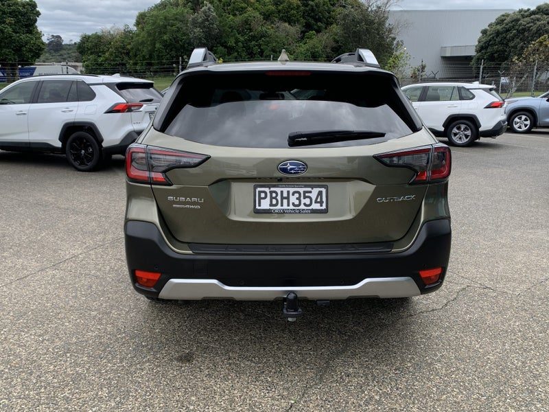 2022 Subaru Outback Touring, photo 3