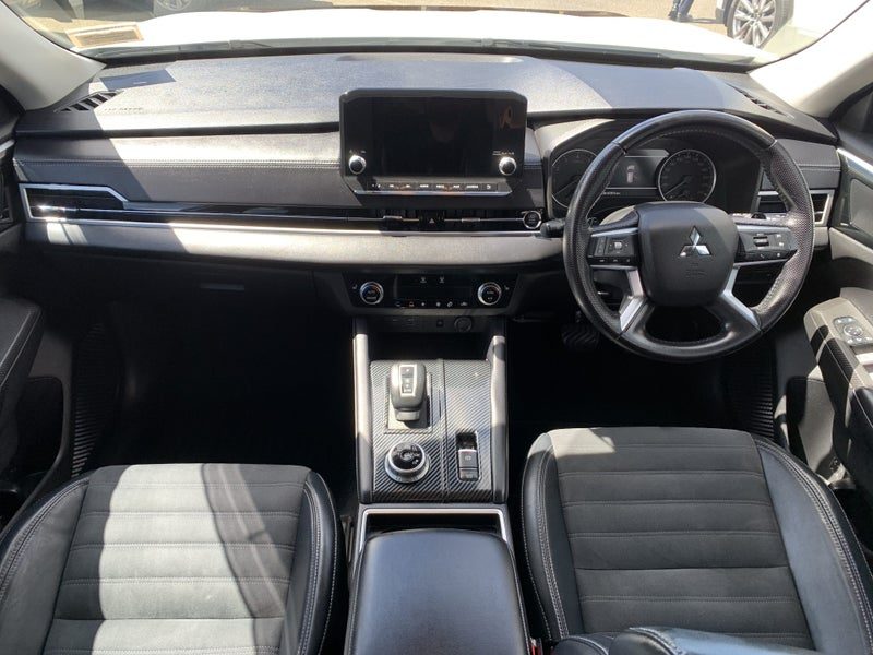 2022 Mitsubishi Outlander XLS, photo 2