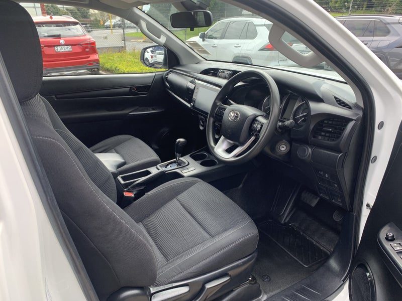 2022 Toyota Hilux SR Extra Cab 2WD, photo 2