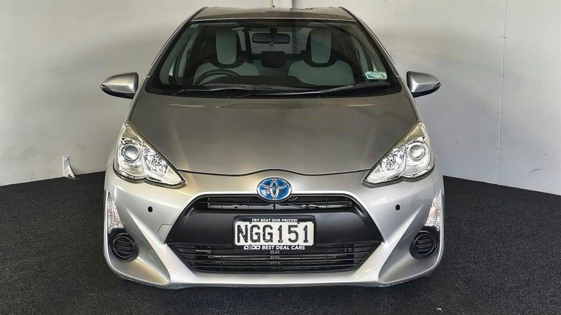 2015 Toyota Aqua, photo 2
