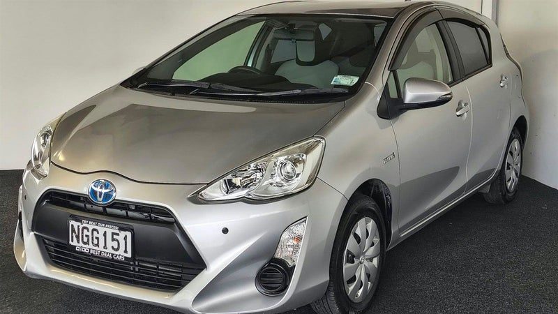 2015 Toyota Aqua, photo 3