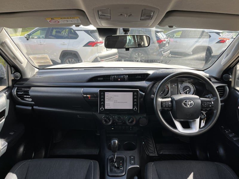 2022 Toyota Hilux SR Double Cab 2WD, photo 2