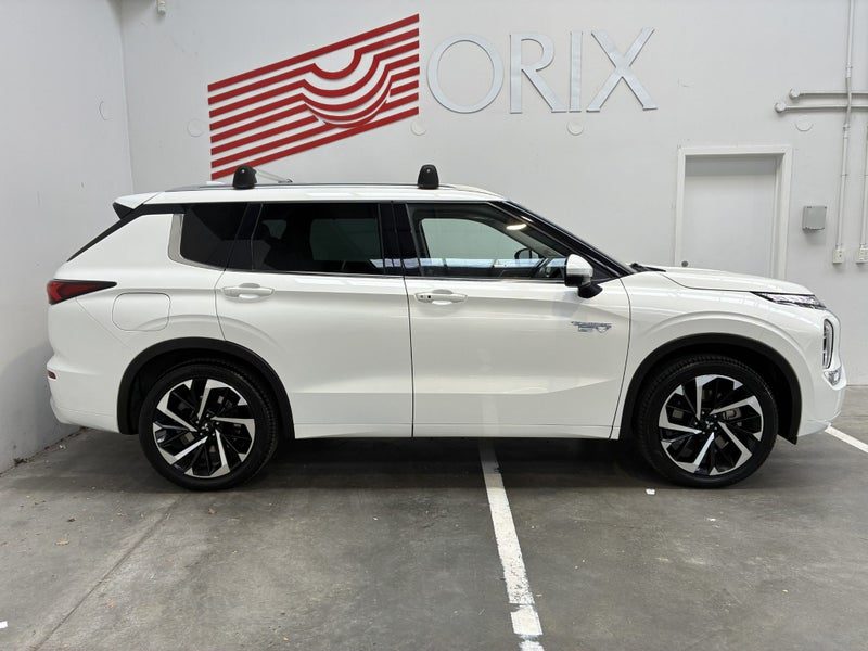 2022 Mitsubishi Outlander VRX PHEV, photo 2