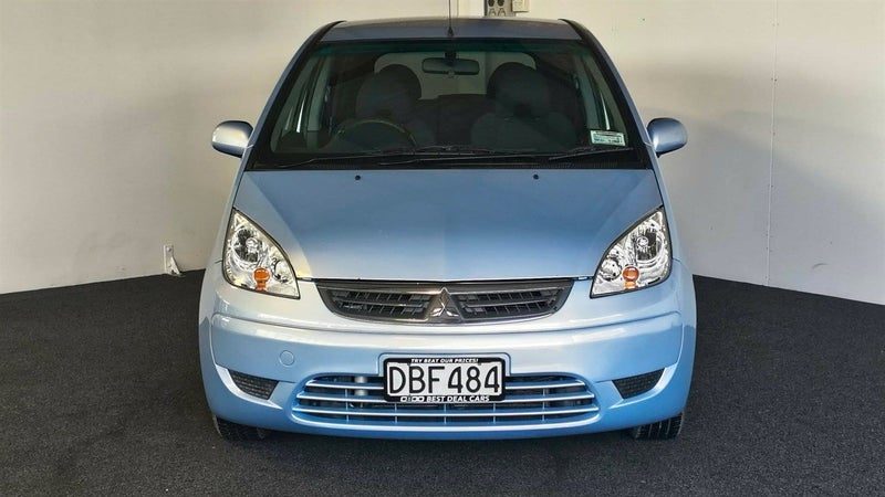 2005 Mitsubishi Colt, photo 2