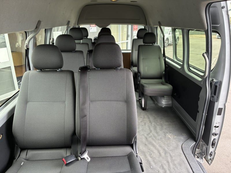 2019 Toyota Hiace Minibus 12 Seat, photo 3