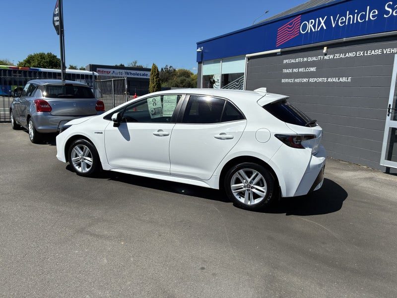 2022 Toyota Corolla GX Hybrid Hatch, photo 3