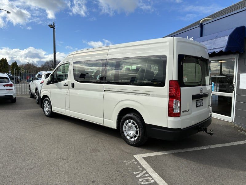 2021 Toyota Hiace ZX Minibus 10 seater, photo 2
