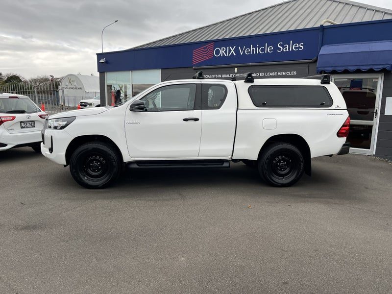 2022 Toyota Hilux SR Extra Cab 2WD, photo 2